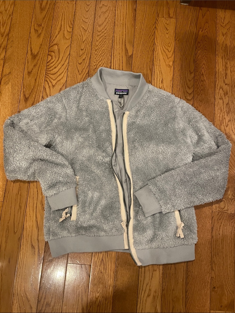 Patagonia Women’s Plush Light Gray Zip Bomber Jacket - excellent